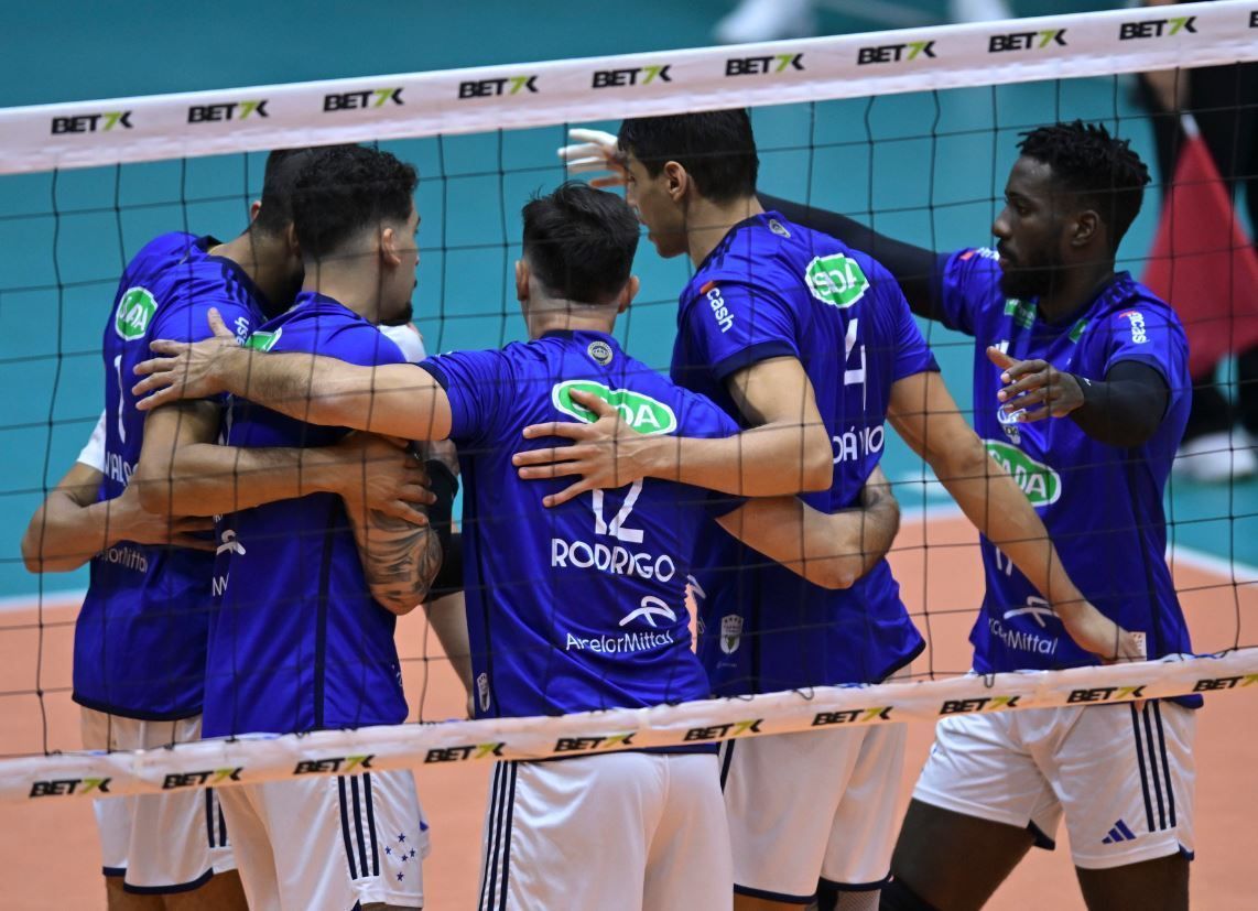Sada Cruzeiro bate Araguari, segue invicto e assume liderança na Superliga