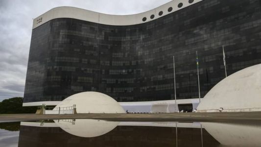 testemunhas relataram que o supervisor da empresa jogava indiretas sobre a orientação sexual da funcionária