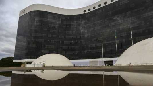 testemunhas relataram que o supervisor da empresa jogava indiretas sobre a orientação sexual da funcionária