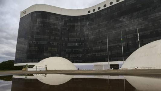 testemunhas relataram que o supervisor da empresa jogava indiretas sobre a orientação sexual da funcionária