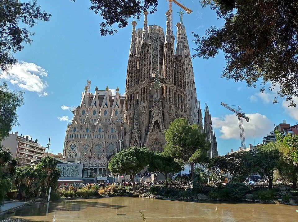 Basílica da Sagrada Família bate novo recorde e se torna o prédio mais alto de Barcelona
