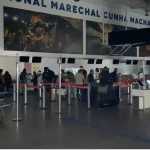 Aeroporto de São Luís, no Maranhão, tem parte do saguão alagado