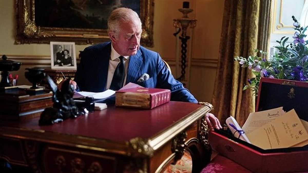 Saiba o que o rei Charles III usará na coroação em Londres; conheça a história das peças