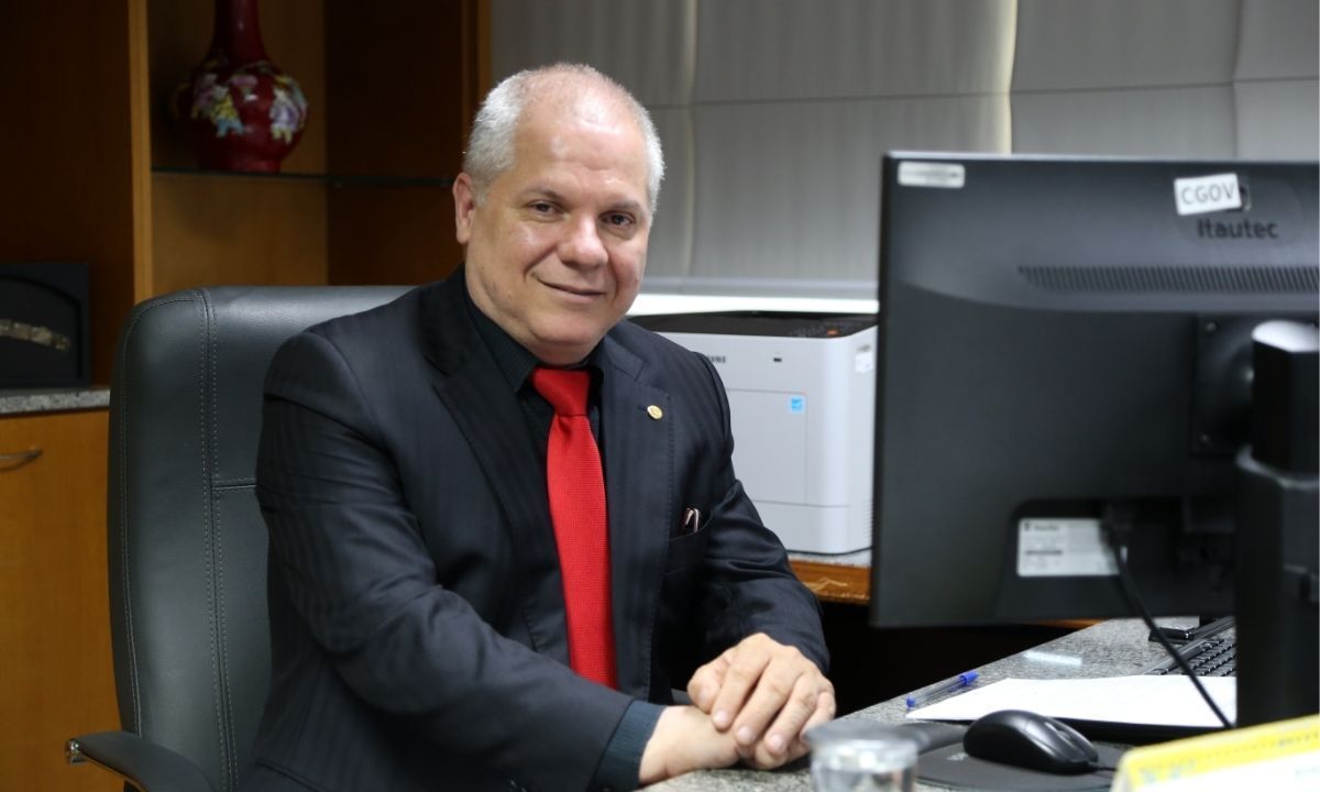 Quem é o presidente afastado do INSS em operação que mira fraude bilionária