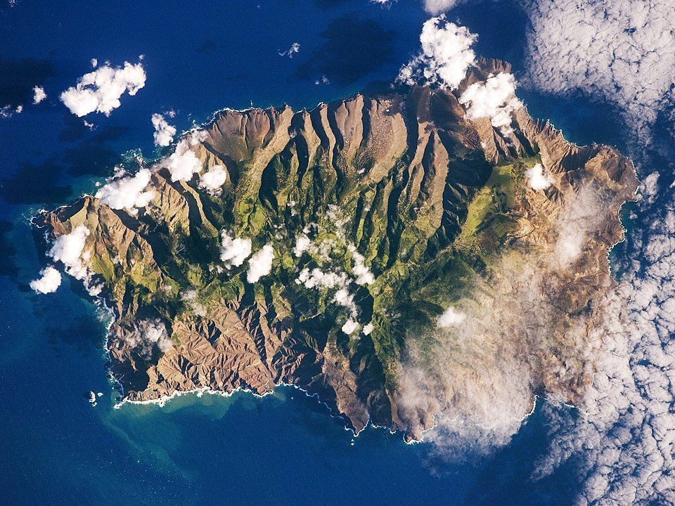 Ilha remota fecha único aeroporto por falhas de segurança e deixa turistas isolados