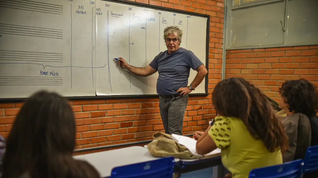 Reajuste das mensalidades pesa e inflação sobe para 0,7% em fevereiro