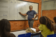 Desafio de matemática: quanto é (6.000 x 4 + 12.000) ÷ (3 + 1)?