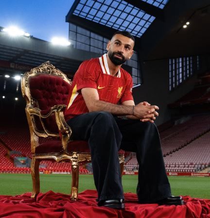 Liverpool 'encerra novela' e anuncia renovação milionária com Salah