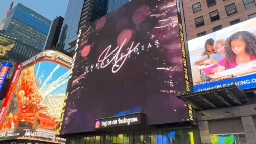 Salão foi exibido durante 15 segundos em telão da Times Square