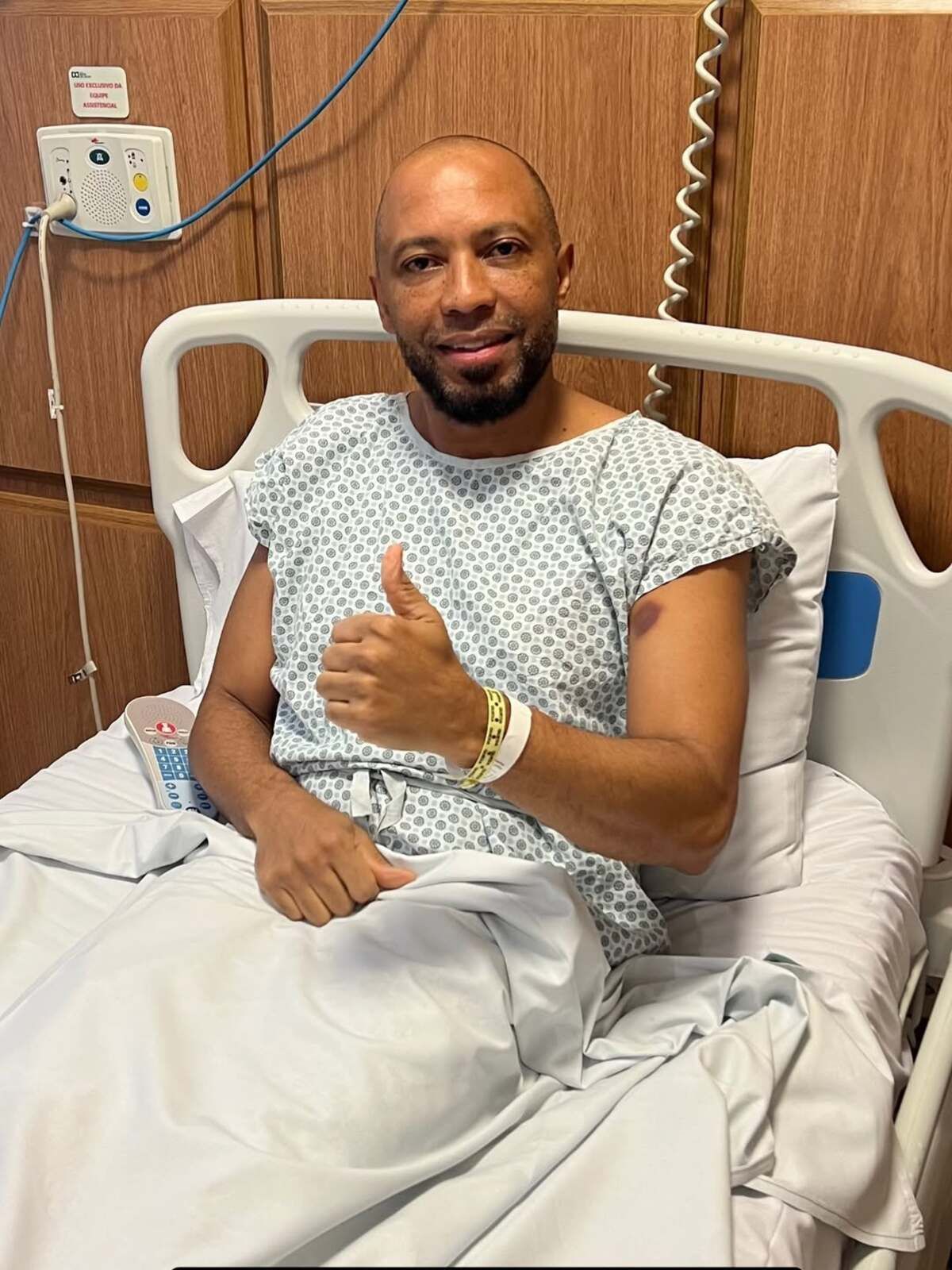 Cantor Salgadinho recebe apoio de famosos após cirurgia