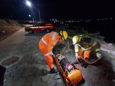 A moto saiu da rua e desceu aproximadamente 15 metros