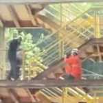 Vídeo: Bombeiros de Ipatinga salvam homem que tentava suicídio