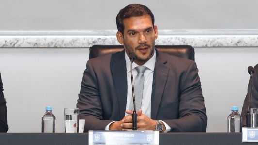 Samir Xaud durante encontro com clubes da Série B em 17 de julho de 2025