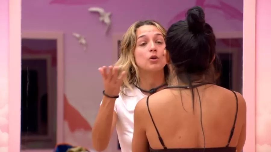 Discussão acalorada no BBB 26 tem troca de farpas e choro entre sisters