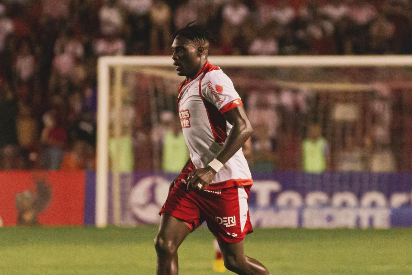 Clube da Série B encaminha contratação de jogador nigeriano