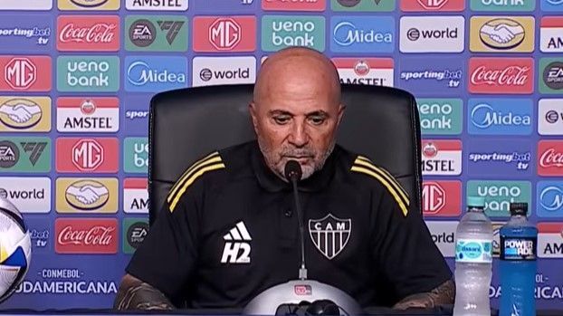 Sampaoli pede desculpas e manda recado à torcida do Atlético que foi ao Paraguai