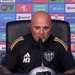Sampaoli pede desculpas e manda recado à torcida do Atlético que foi ao Paraguai