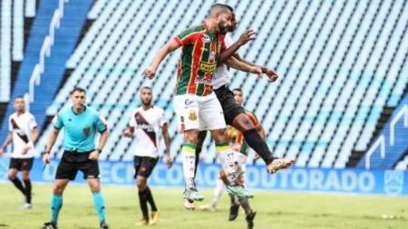 Sampaio Corrêa e Atlético-GO ficaram no 3 a 3 neste sábado (15), no Castelão