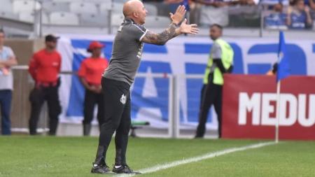 Sampaoli comandou o Santos contra o Cruzeiro em duas oportunidades