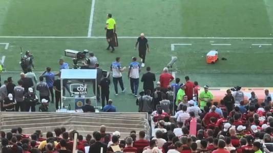 Sampaoli deixou o campo antes do intervalo