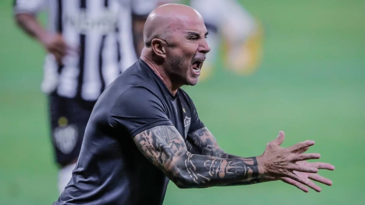 Lisca relembra atrito e momento de fúria de Sampaoli no Atlético: 'O homem saiu louco'