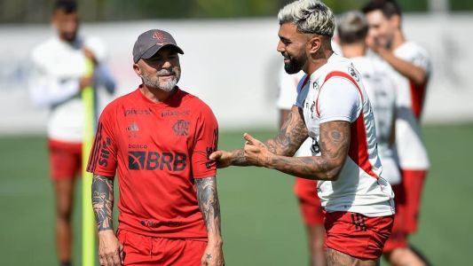 Sampaoli e Gabigol, no Ninho do Urubu, em atividade do Flamengo