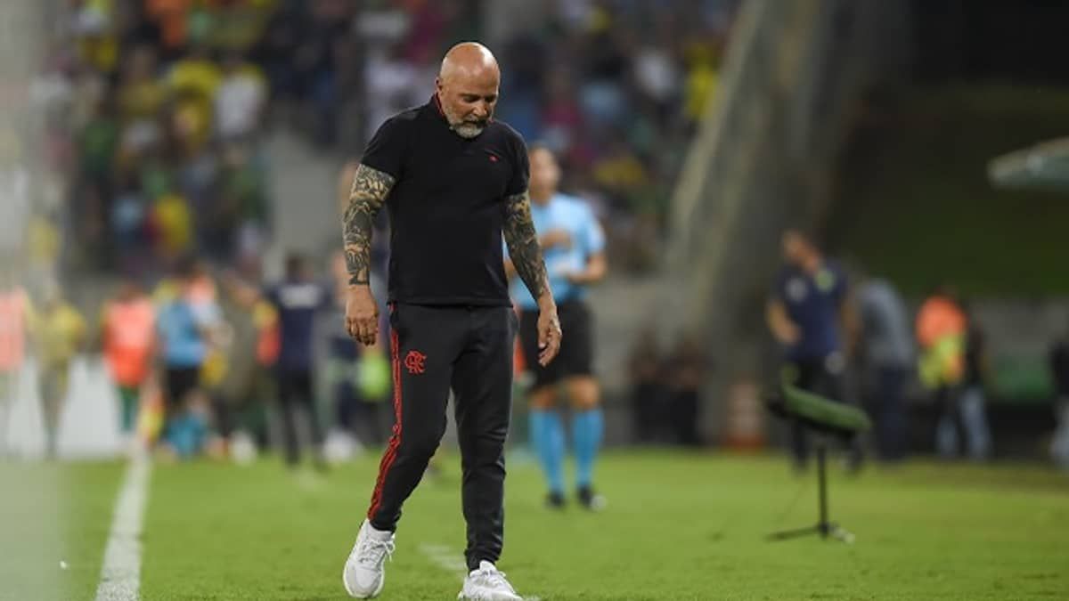 Sampaoli escala time com três atacantes e vê Flamengo sucumbir para o São Paulo