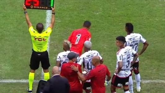 Sampaoli mudou até o goleiro no intervalo