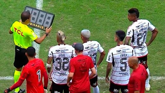 Sampaoli substitui cinco jogadores de uma vez, em jogo contra o Bahia
