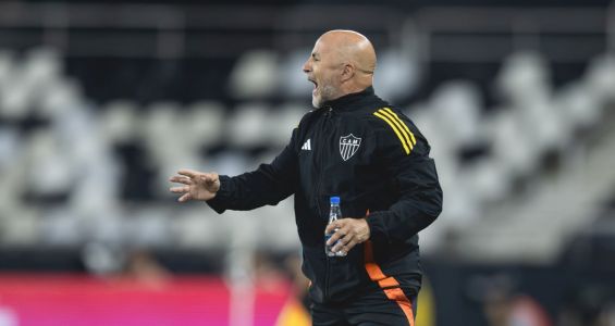 Sampaoli durante duelo entre Atlético e Botafogo