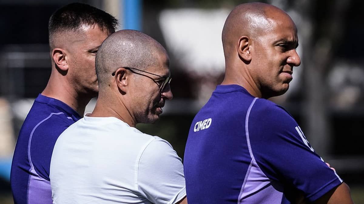 Após visita ao Cruzeiro, Alex elogia time de Pepa: 'Briga no nível que pode'