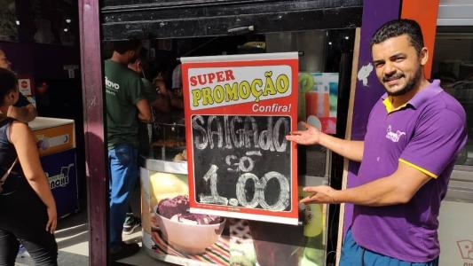 Samuel criou a própria fábrica para vender salgado a preço popular