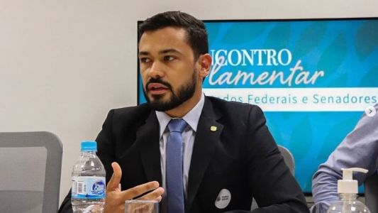 Samuel Viana foi o único deputado do PL em Minas a votar a favor do pedido urgência ao projeto de lei das Fake News