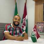 Samuel Xavier acerta renovação de contrato por mais um ano com o Fluminense