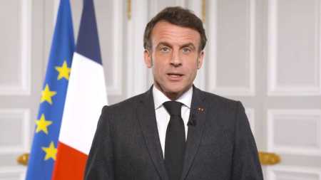 Sanção de reforma previdenciária por parte de Macron irritou representantes dos trabalhadores franceses