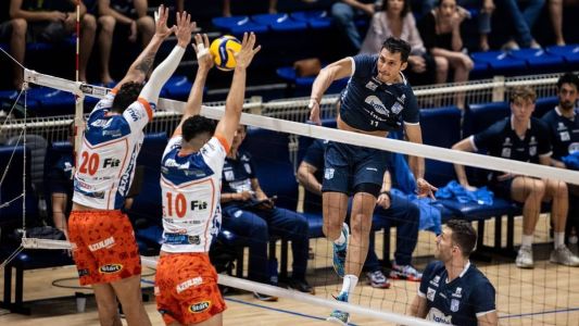 Sánches se destacou e foi o maior pontuador da partida