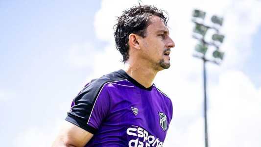 Sanchez durante treino do Ceará