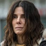 Sandra Bullock se esconde em closet após fã invadir sua casa dizendo ser seu marido 