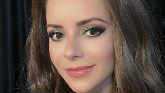 Sandy tem 40 anos de idade