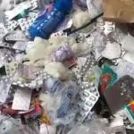 “Não consegui resolver”: pedestre denuncia descarte de medicamentos em avenida de Juiz de Fora