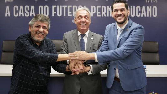 Santa Cruz: Jairo Rocha (E) e Marino Abreu (D) podem romper; ao centro, o presidente da FPF, Evandro Carvalho
