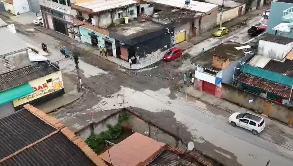 Temporal provoca alagamentos, danifica ruas e prejudica comércio em Santa Luzia (MG): 'Pedimos ajuda'