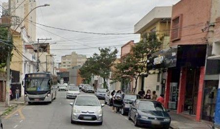Jovem é morto a tiros em frente à padaria da rua Mármore, no bairro Santa Tereza, em BH
