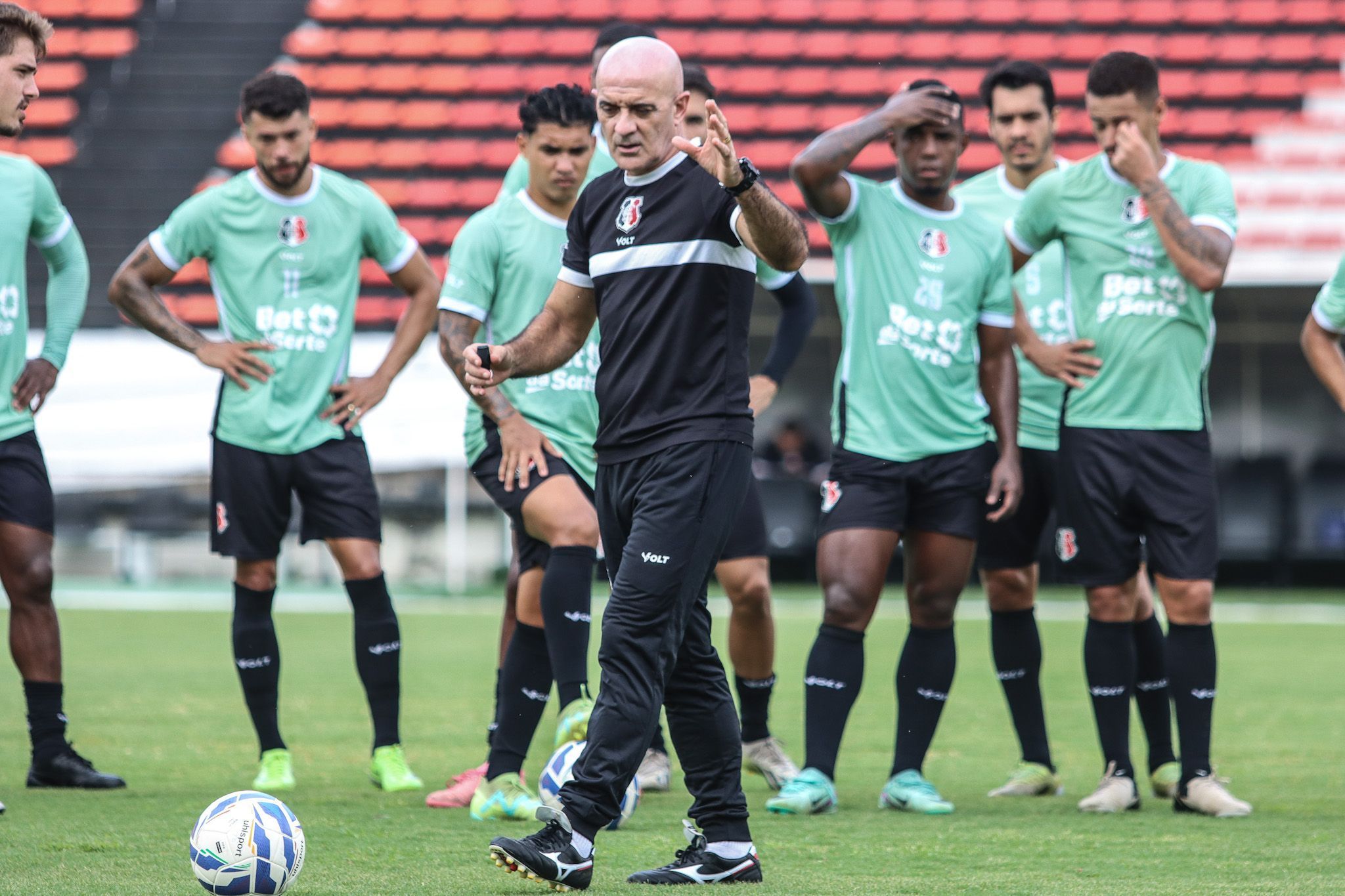 Após decepção no Nordestão, Santa Cruz estreia no Pernambucano contra o Decisão
