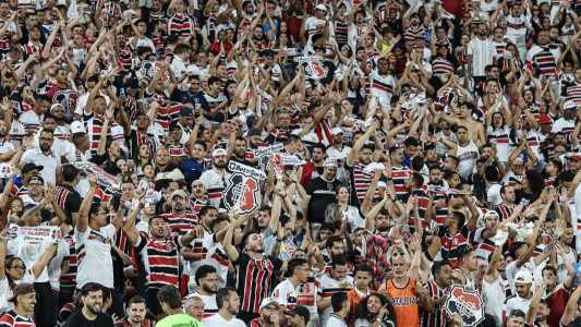 Torcedores do Santa Cruz nas arquibancadas da Arena de Pernambuco