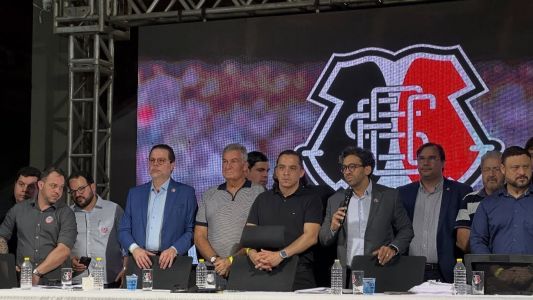 Membros da diretoria executiva do Santa Cruz em votação do Conselho Deliberativo