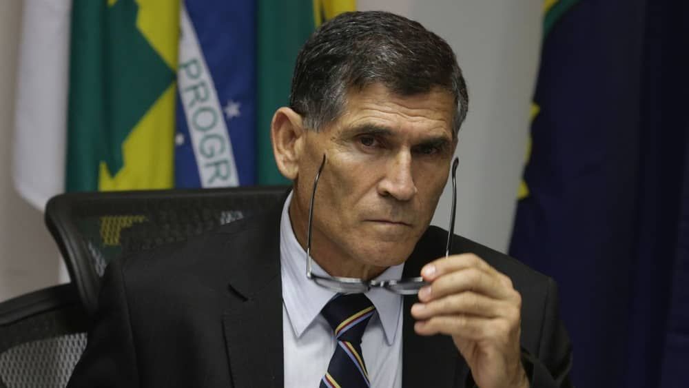 Santos Cruz diz que não há “ilegalidade“ em trabalho de filho alvo da PF
