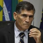 Santos Cruz diz que não há “ilegalidade“ em trabalho de filho alvo da PF