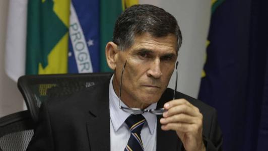 Santos Cruz diz que não há "ilegalidade" em trabalho de filho alvo da PF
