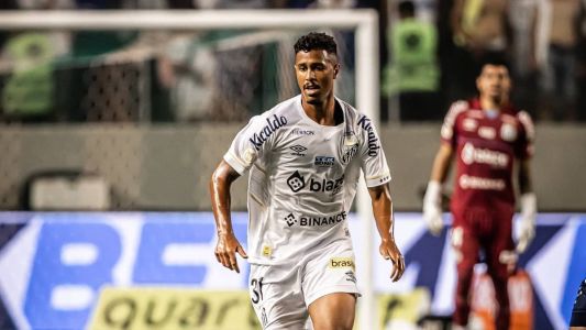 Santos e Bahia fazem duelo direto pelo Brasileirão